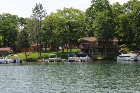 Clear Lake Resort West Branch Bagian luar foto